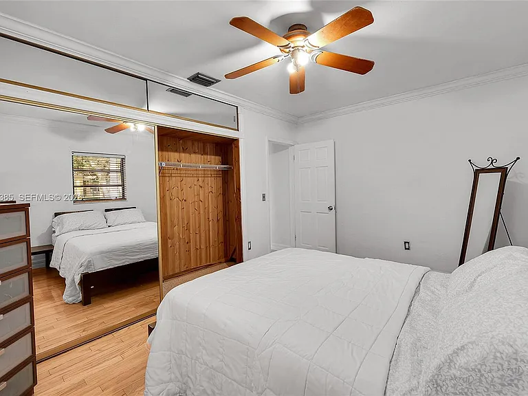 3614 SW 58th Ave — Photo 6