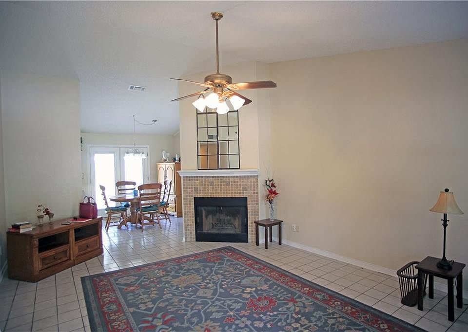 2nd image of 755 Southwood Dr