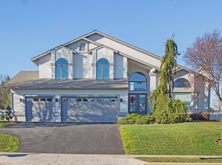 2561 Greenspring Dr, York, PA 17402