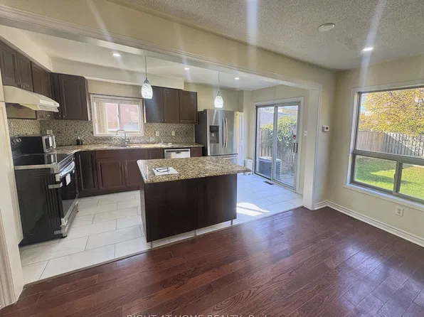 14 Acme Cres, Toronto, ON M9R 3B8