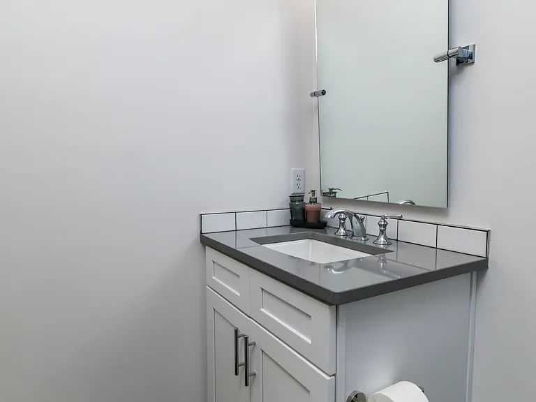 1110 Franck St — Photo 15