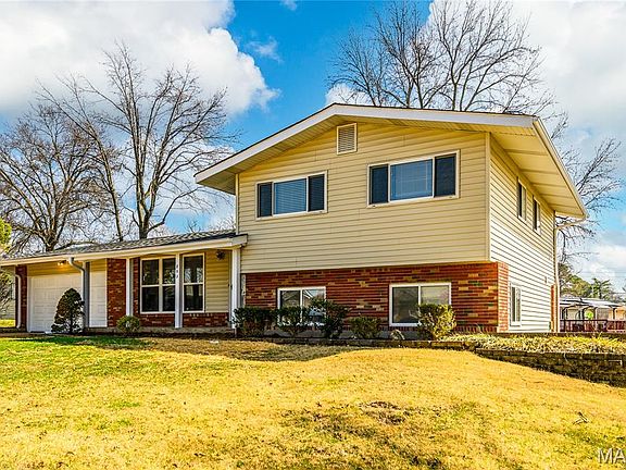 2nd image of 802 Delhurst Dr