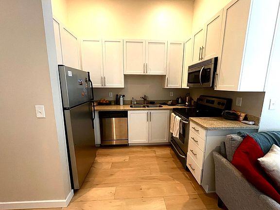 5th image of 3028 Western Ave APT 316