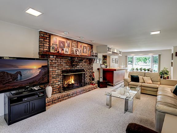 5th image of 852 Somerset Drive