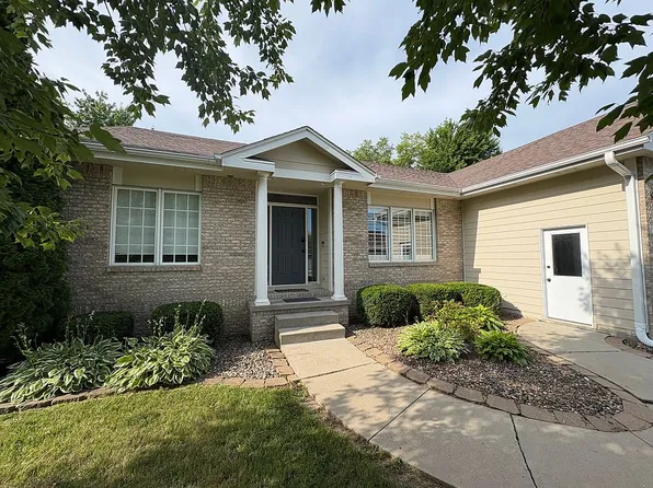 810 William Nowels Cir, Carlisle, IA 50047