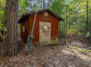 305 Floyd Ln, Cave Junction, OR 97523