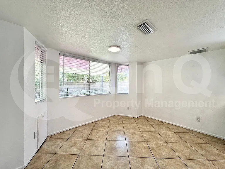 2439 E Elmwood St — Photo 5