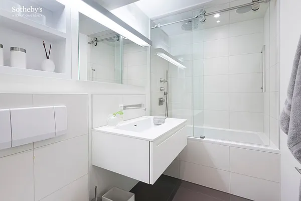 Sold by Sotheby's International Realty | media 9