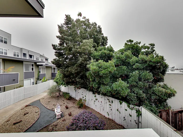 311 Lester — Photo 28