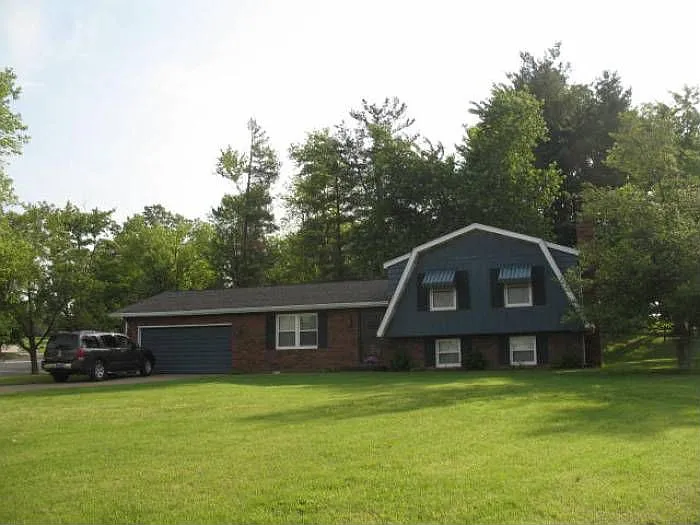 25 William Tell Blvd photo 1