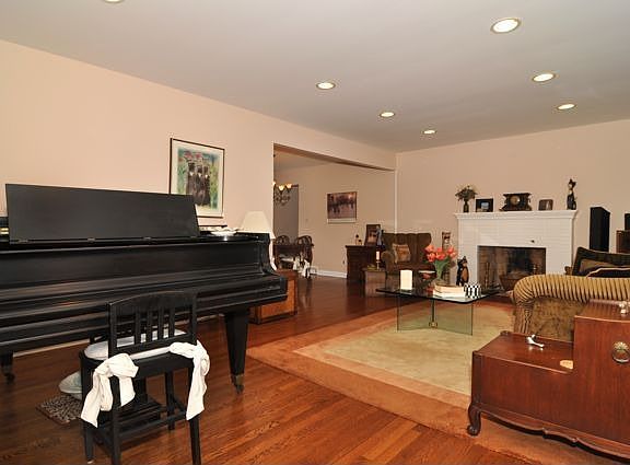4th image of 45 Birchwood Ln