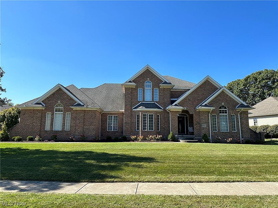 1st image of 851 Redwood Dr