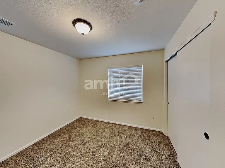 10031 Dillon Cir — Photo 16