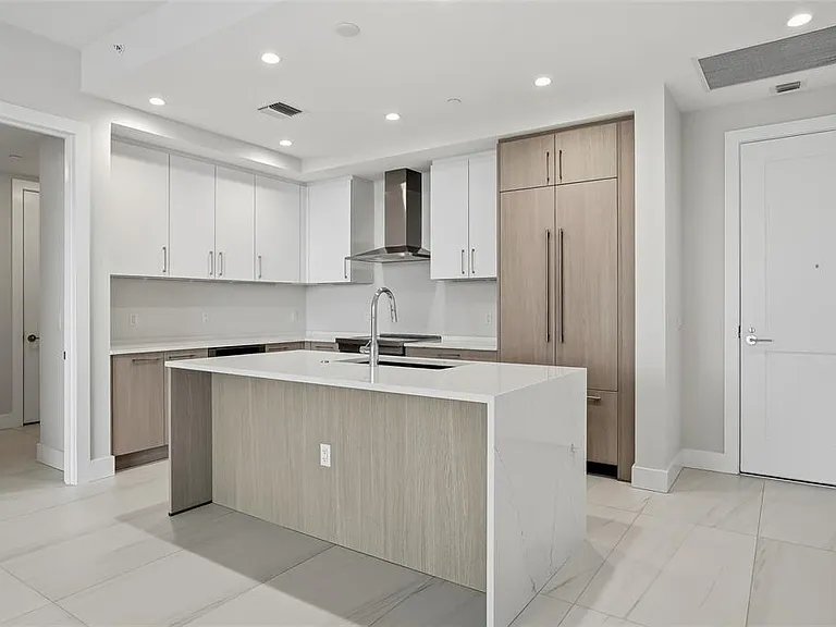 275 1st Ave S #1008 — Photo 11
