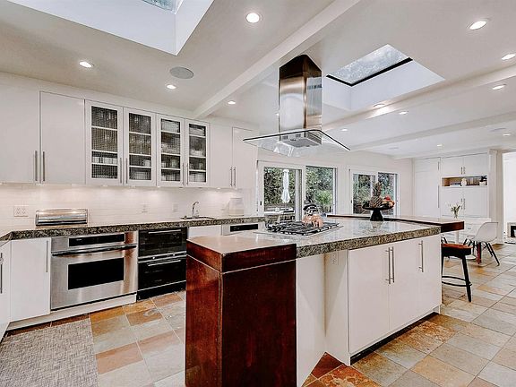 5th image of 427 Los Cerros Dr