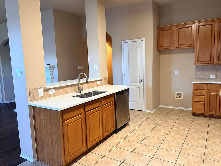 1051 Resaca Dr — Photo 10