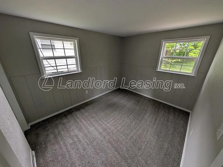 629 Vermont Dr — Photo 8
