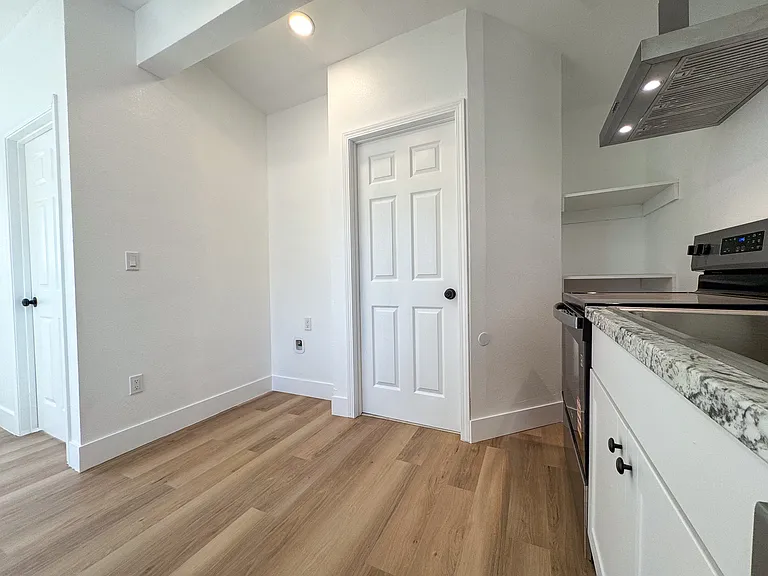 25 Pico Ave #B — Photo 24