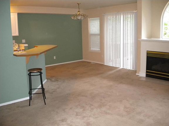 Dining and breakfast bar