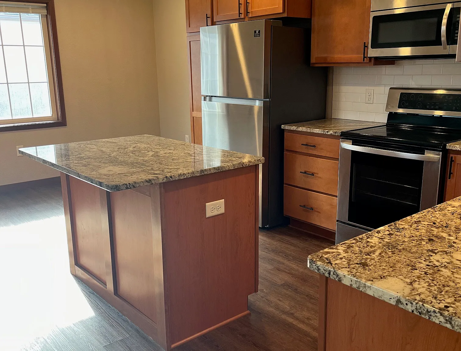 3220 Gateway - Unit G — Photo 1