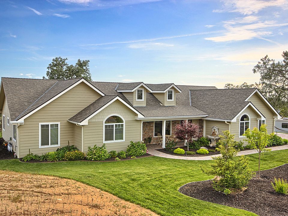 1st image of 40532 Lilley Mountain Dr
