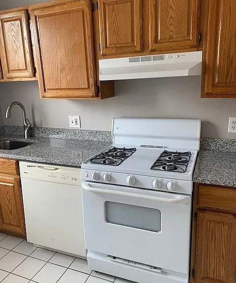 3-15 Lorraine Terrace — Photo 2