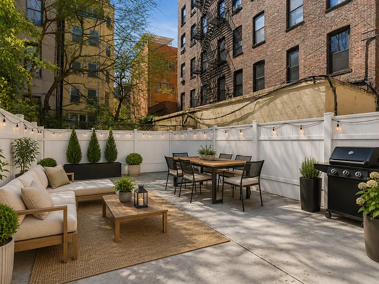 356 E 8th St #101 — Photo 6