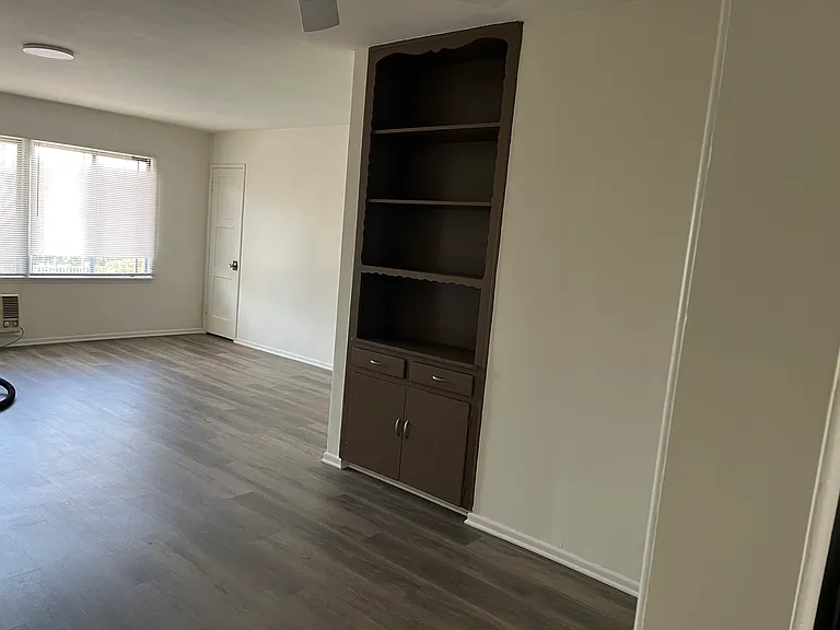 10821 Bloomfield St #5 — Photo 2