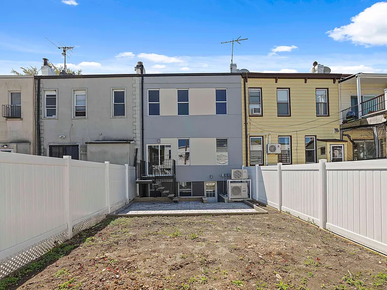 67th Dr — Photo 11