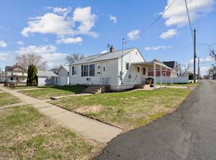 211 6th St SE, Dyersville, IA 52040