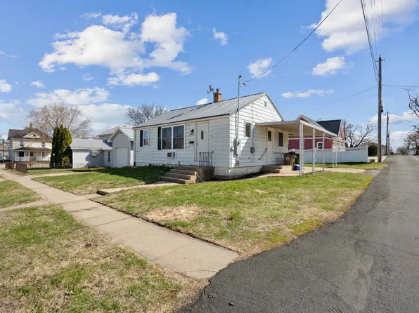 211 6th St SE, Dyersville, IA 52040