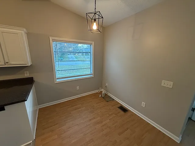 688 Inglewood Dr SE — Photo 10