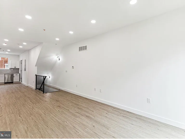 2224 N Howard St #1 — Photo 3