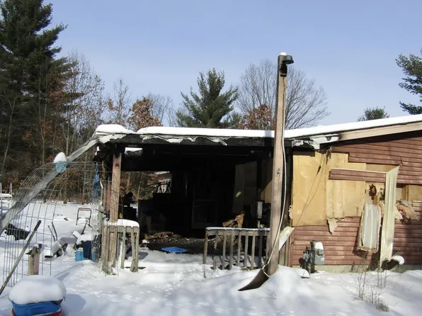 9969 N Reed Rd, Howard City, MI 49329