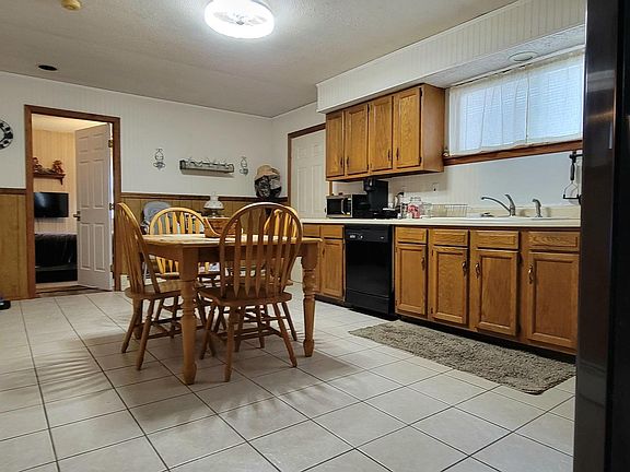 4th image of 155 River Dr