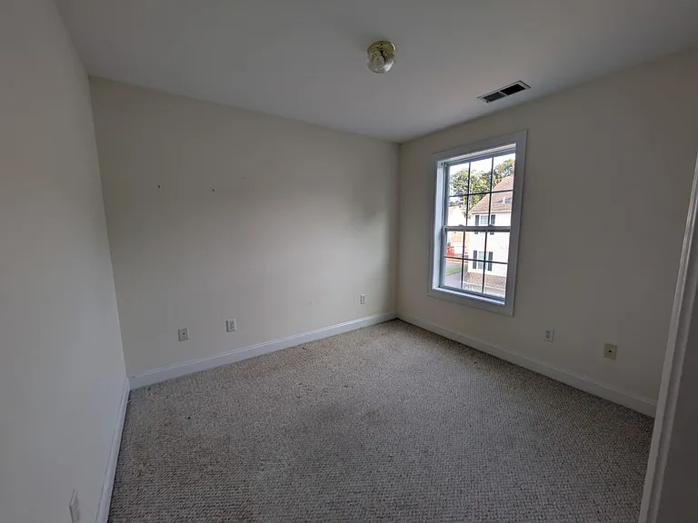 35 Judith Ln #204B — Photo 9