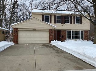 1064 Knollwood Rd, Deerfield, IL 60015