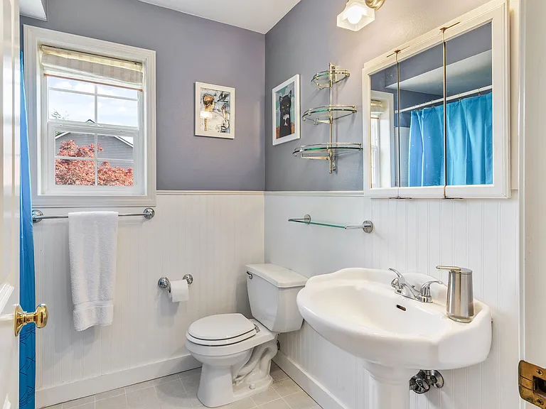 Shared hall bathroom with tub/shower combo.