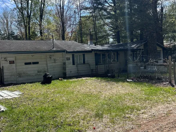 242 Hickory St, Gladwin, MI 48624