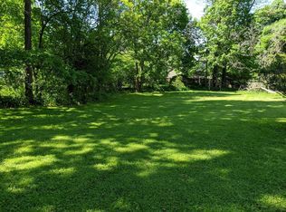 140 Ravine Forest Dr, Lake Bluff, IL 60044