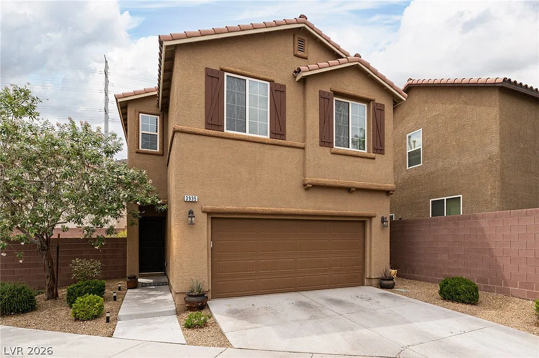 3 bed, 2.5 bath, 1764 sqft, $2,100 — Photo 1