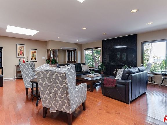 2nd image of 3934 Carmona Ave