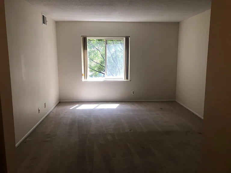 8370 Greensboro Dr #225 — Photo 9