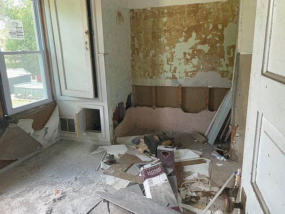 5th image of 1401 Foster Ave