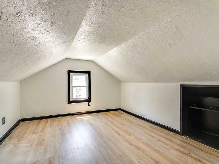 12512 McGowan Ave — Photo 8