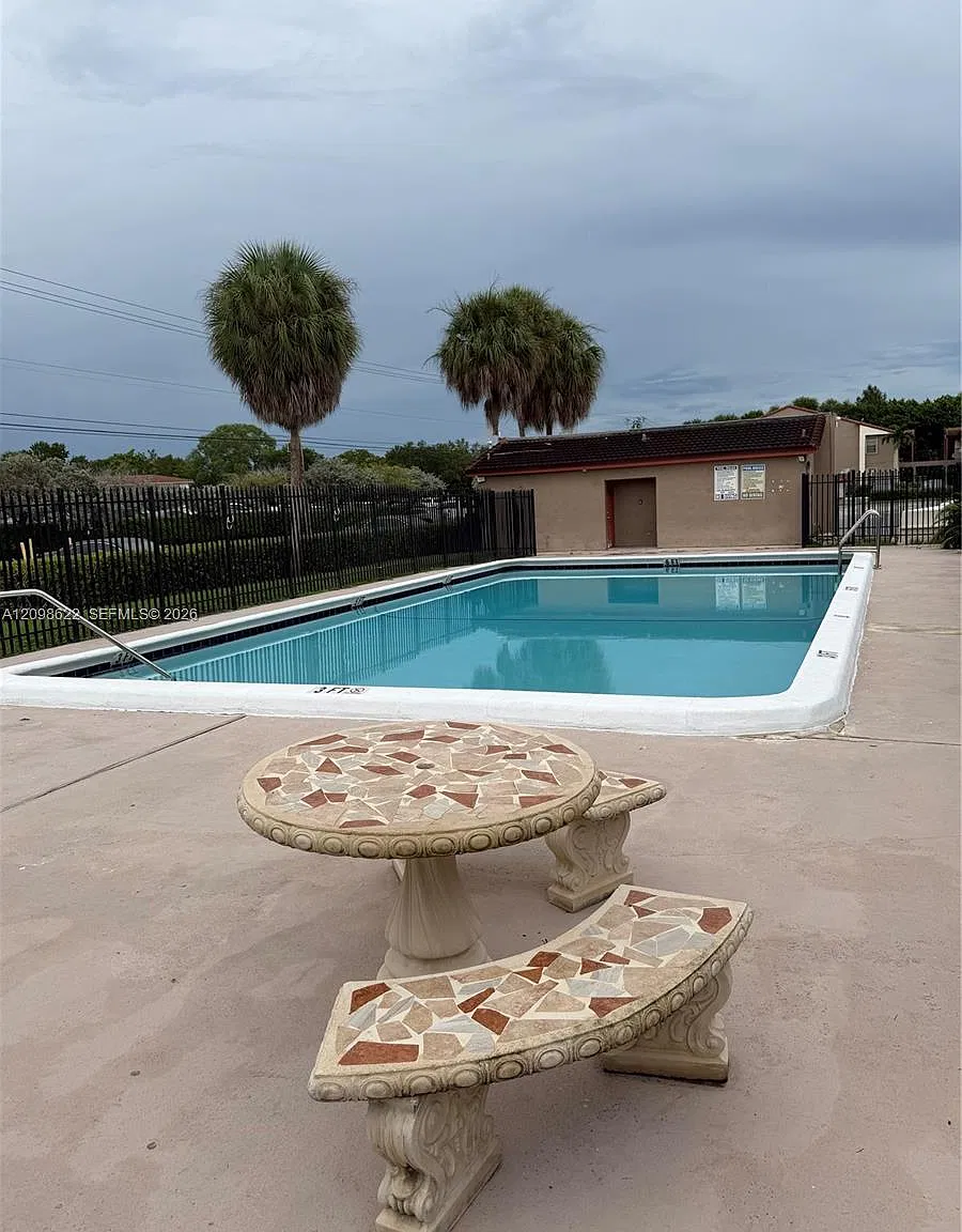 Coral Springs Villas Cond — Photo 3