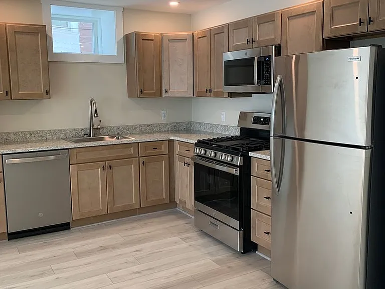 824 E High St — Photo 8