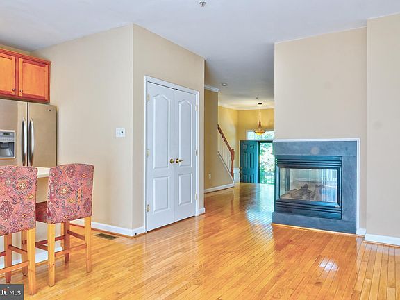 5th image of 302 Garden View Sq
