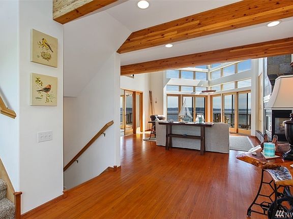 Hardwood floors , 3 levels of well planned living space 