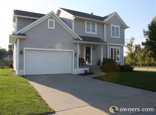 7327 Summerland Ridge Rd NE, Cedar Rapids, IA 52402